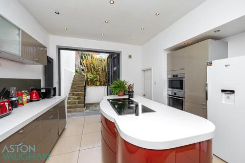 6 bedroom terraced house to rent, Clifton Road, Brighton BN1