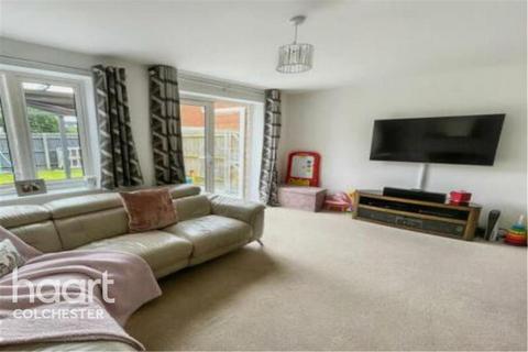 3 bedroom detached house to rent, North Colchester