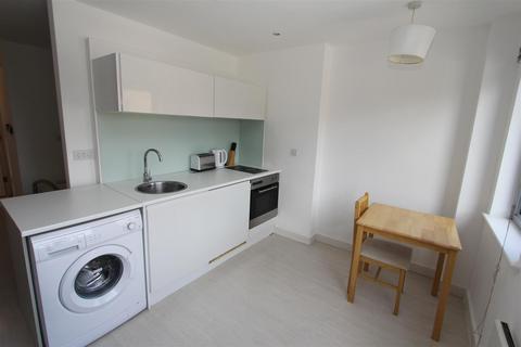 Studio to rent, Manor Mills, Ingram Steet