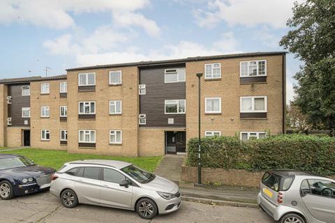 2 bedroom flat for sale, Hammond Close, Hampton TW12