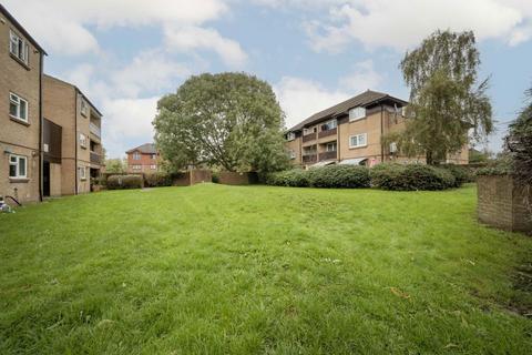 2 bedroom flat for sale, Hammond Close, Hampton TW12