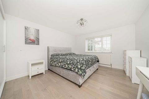 2 bedroom flat for sale, Hammond Close, Hampton TW12