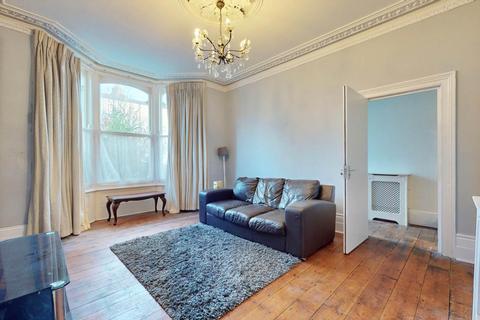 6 bedroom terraced house to rent, Miranda Road, London N19