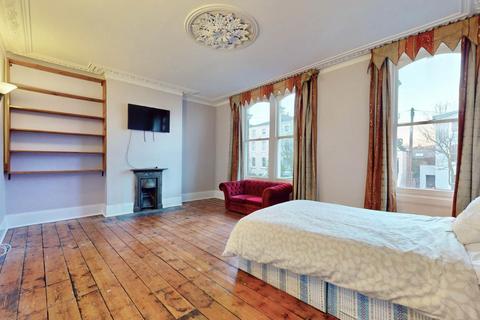 6 bedroom terraced house to rent, Miranda Road, London N19