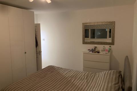 2 bedroom flat to rent, Edgware HA8