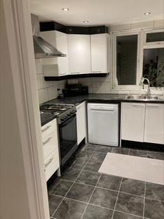 2 bedroom flat to rent, Ashford Court, Edgware HA8
