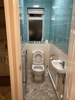 2 bedroom flat to rent, Ashford Court, Edgware HA8