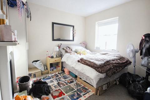 1 bedroom flat for sale, 127B Broad Street, Chesham, Buckinghamshire, HP5 3EF