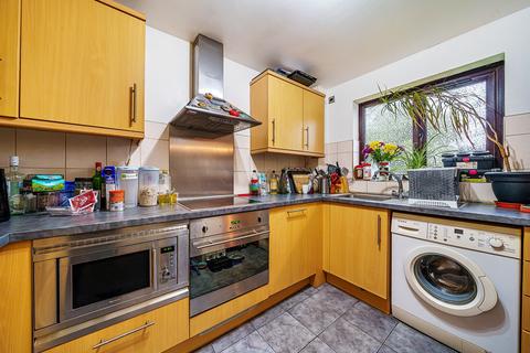 2 bedroom flat to rent, Cumberland Place London SE6