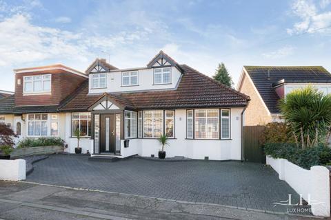 3 bedroom bungalow for sale, Burnway, Hornchurch