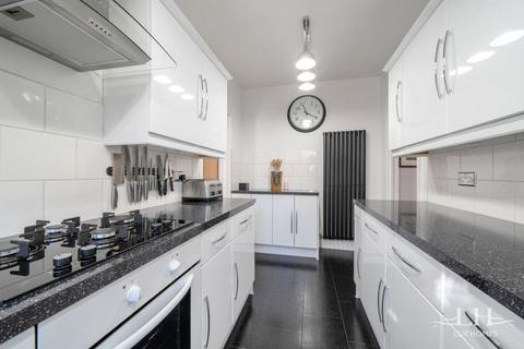 3 bedroom bungalow for sale, Burnway, Hornchurch