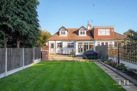 3 bedroom bungalow for sale, Burnway, Hornchurch