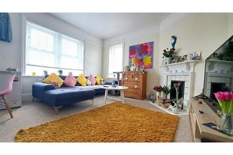 2 bedroom flat for sale, Westgate Bay Avenue, Westgate-on-Sea, Kent, CT8 8AH