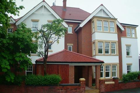 2 bedroom flat to rent, Castleton Court, West Park