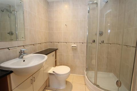 2 bedroom flat to rent, Castleton Court, West Park