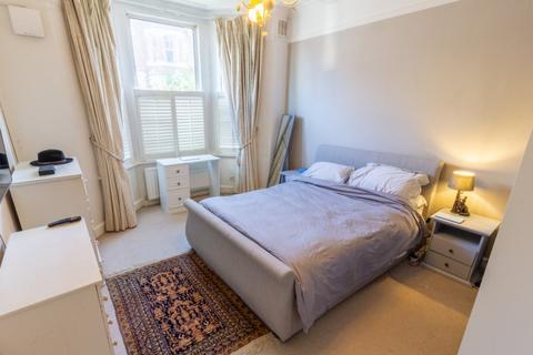 2 bedroom apartment to rent, Brayburne Avenue London SW4