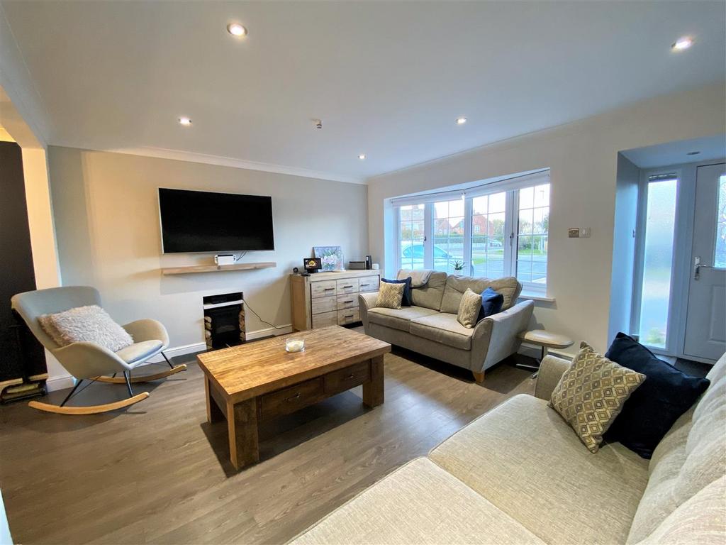 Bow-Fronted Living Room 107