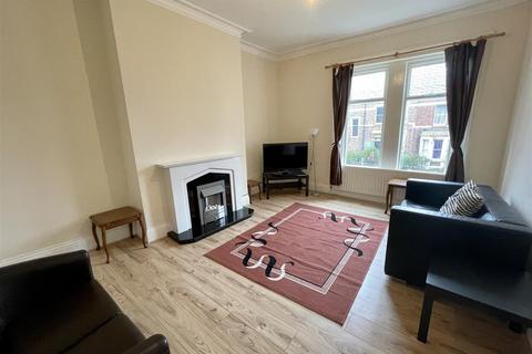 3 bedroom flat to rent, Apartment C, Beach Road, South Shields