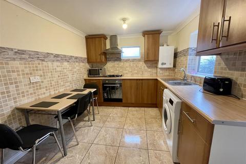 3 bedroom flat to rent, Apartment C, Beach Road, South Shields