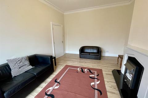 3 bedroom flat to rent, Apartment C, Beach Road, South Shields