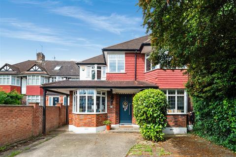 3 bedroom house to rent, Beverley Way, Raynes Park SW20