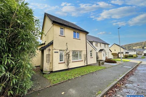 3 bedroom end of terrace house for sale, Oaktree Park, Sticklepath, Okehampton, Devon, EX20