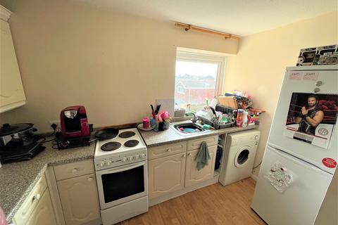 2 bedroom flat to rent, Gale Moor Avenue, Gosport PO12