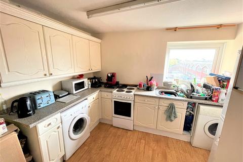 2 bedroom flat to rent, Gale Moor Avenue, Gosport PO12