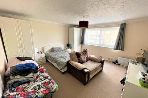 2 bedroom flat to rent, Gale Moor Avenue, Gosport PO12