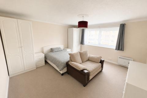 2 bedroom flat to rent, Gale Moor Avenue, Gosport PO12