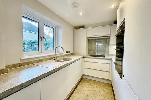 2 bedroom flat for sale, Penn Hill