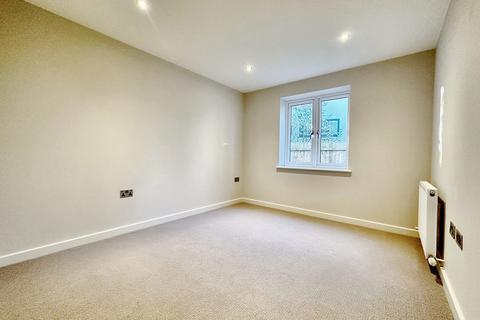 2 bedroom flat for sale, Penn Hill