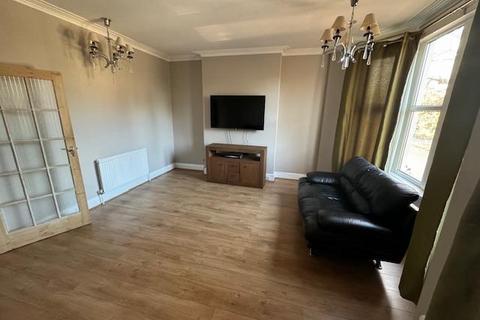 3 bedroom apartment to rent, Albany Road