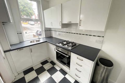 2 bedroom terraced house to rent, Argie Road, Burley, Leeds, LS4