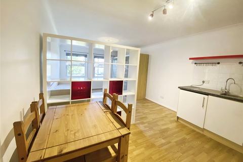 Studio to rent, Overton Road, Surrey SM2