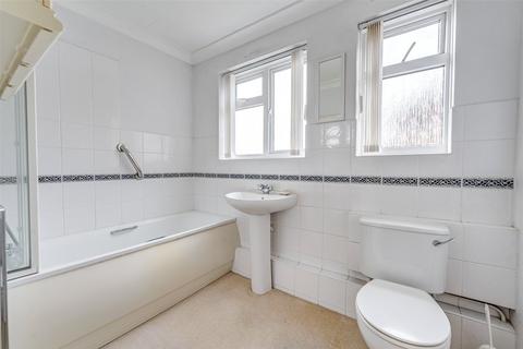 2 bedroom flat for sale, Sea Lane, Ferring, Worthing, West Sussex, BN12