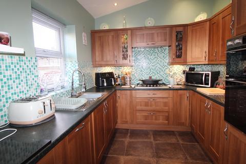 3 bedroom terraced house for sale, Braithwaite Crescent, Keighley, BD22