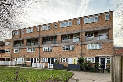 3 bedroom flat for sale, 63 Tovil Close, South Norwood, London, SE20 8SZ