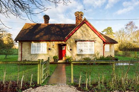 3 bedroom cottage to rent, Old Road, Shotover, Wheatley, Oxford, OX33