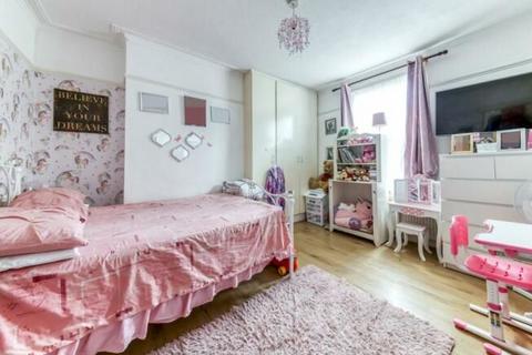 3 bedroom flat for sale, Bensham Manor Road, Thornton Heath CR7