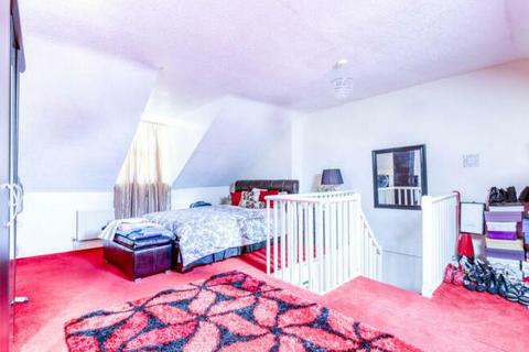 3 bedroom flat for sale, Bensham Manor Road, Thornton Heath CR7