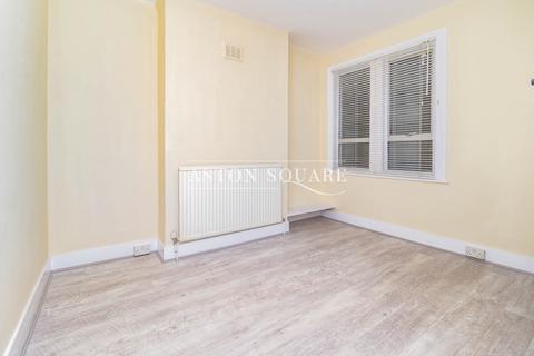 2 bedroom flat to rent, Aylesbury Road, London SE17