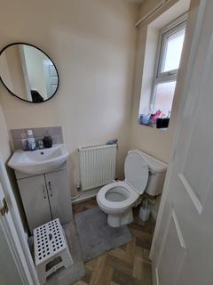 3 bedroom semi-detached house to rent, Darwin Court, Grimsby DN34