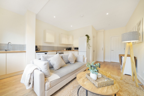 1 bedroom apartment to rent, Fulham Palace Road, London, SW6