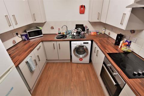 5 bedroom flat to rent, Brudenell Road