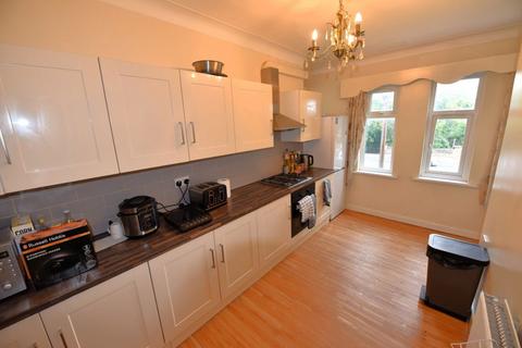 5 bedroom flat to rent, Sefton Court