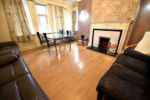 5 bedroom flat to rent, Sefton Court