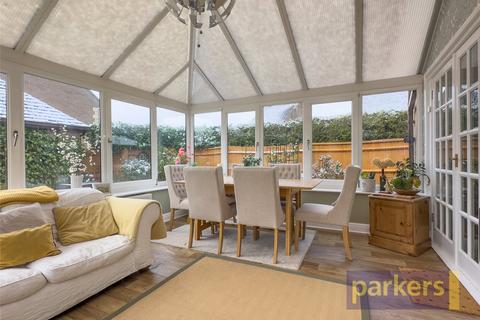 2 Schofield Gardens, Witney, OX28 1JY