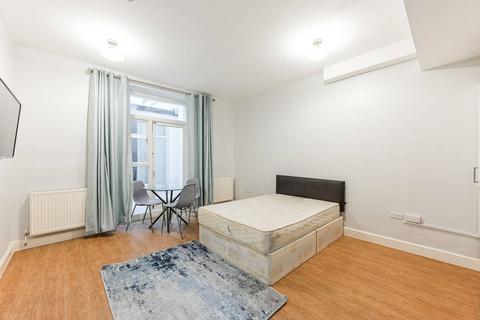 Studio to rent, Queens Gate, South Kensington, London, SW7