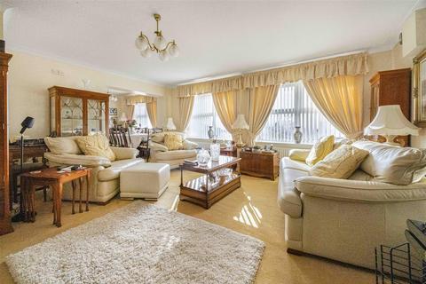 4 bedroom detached house for sale, Ffordd Aneurin Bevan, Sketty, Swansea